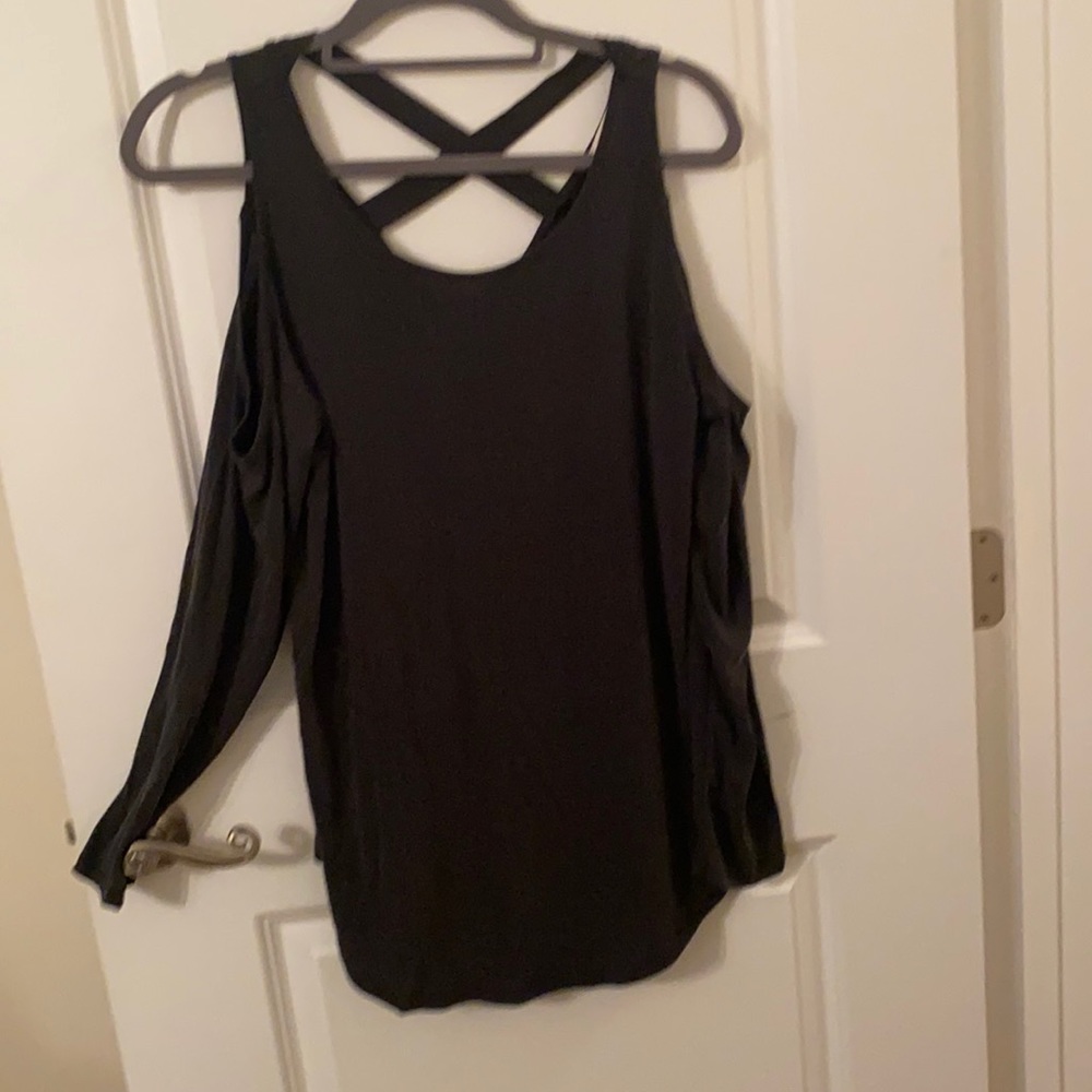 Long sleeve shirt with should & back detail